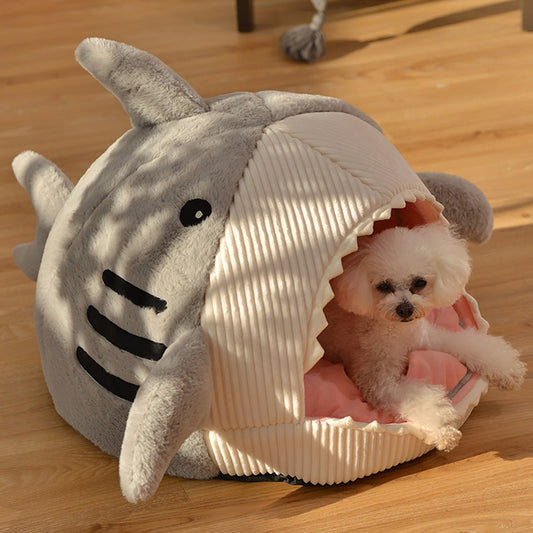 Warm enclosed pet bed for small animals shaped like a shark, featuring a cozy interior for comfort